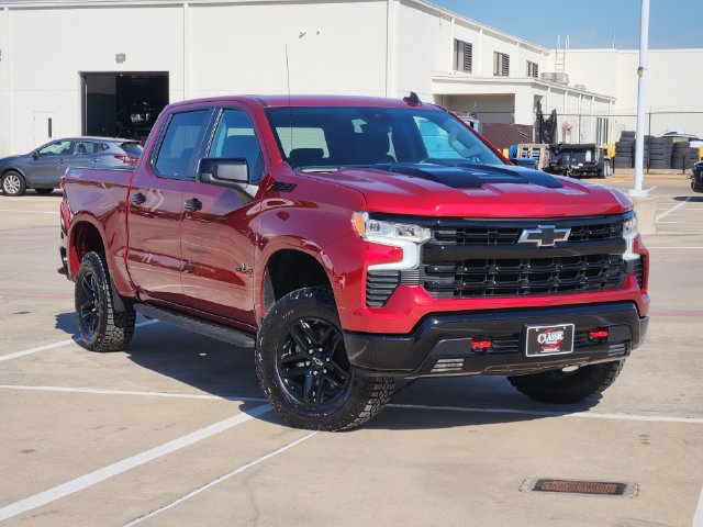 Used 2024 Chevrolet Silverado 1500 LT Trail Boss w/ Convenience Package II AWD/4WD image 2