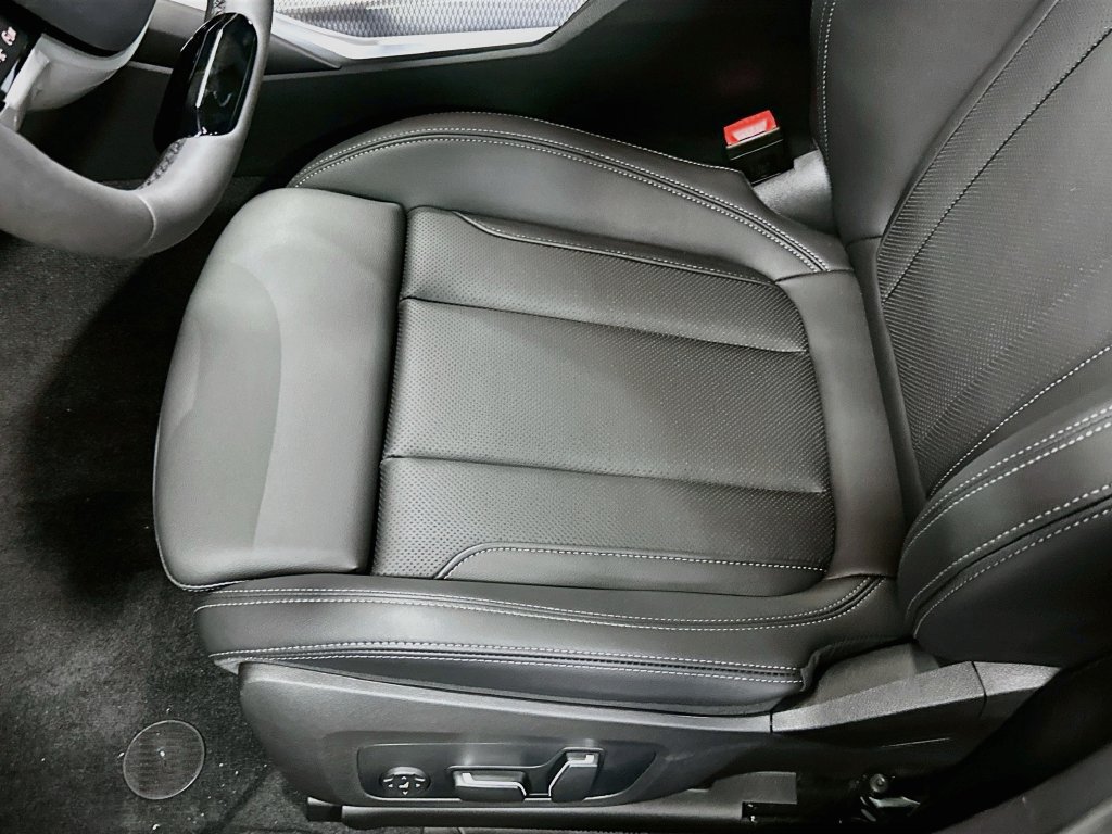 New 2026 BMW 330i xDrive Sedan w/ Premium Package AWD/4WD image 20