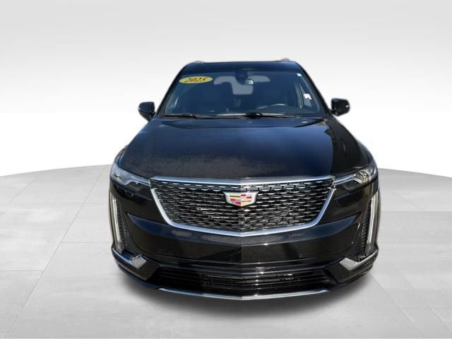 Used 2025 Cadillac XT6 Premium Luxury image 2