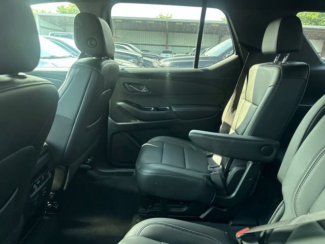Used 2023 Chevrolet Traverse LT w/ LT Premium Package AWD/4WD image 12
