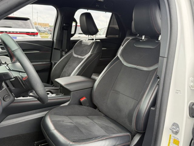 Used 2025 Ford Explorer ST image 15