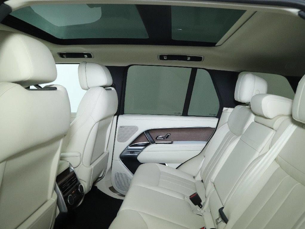 Used 2025 Land Rover Range Rover SE AWD/4WD image 19