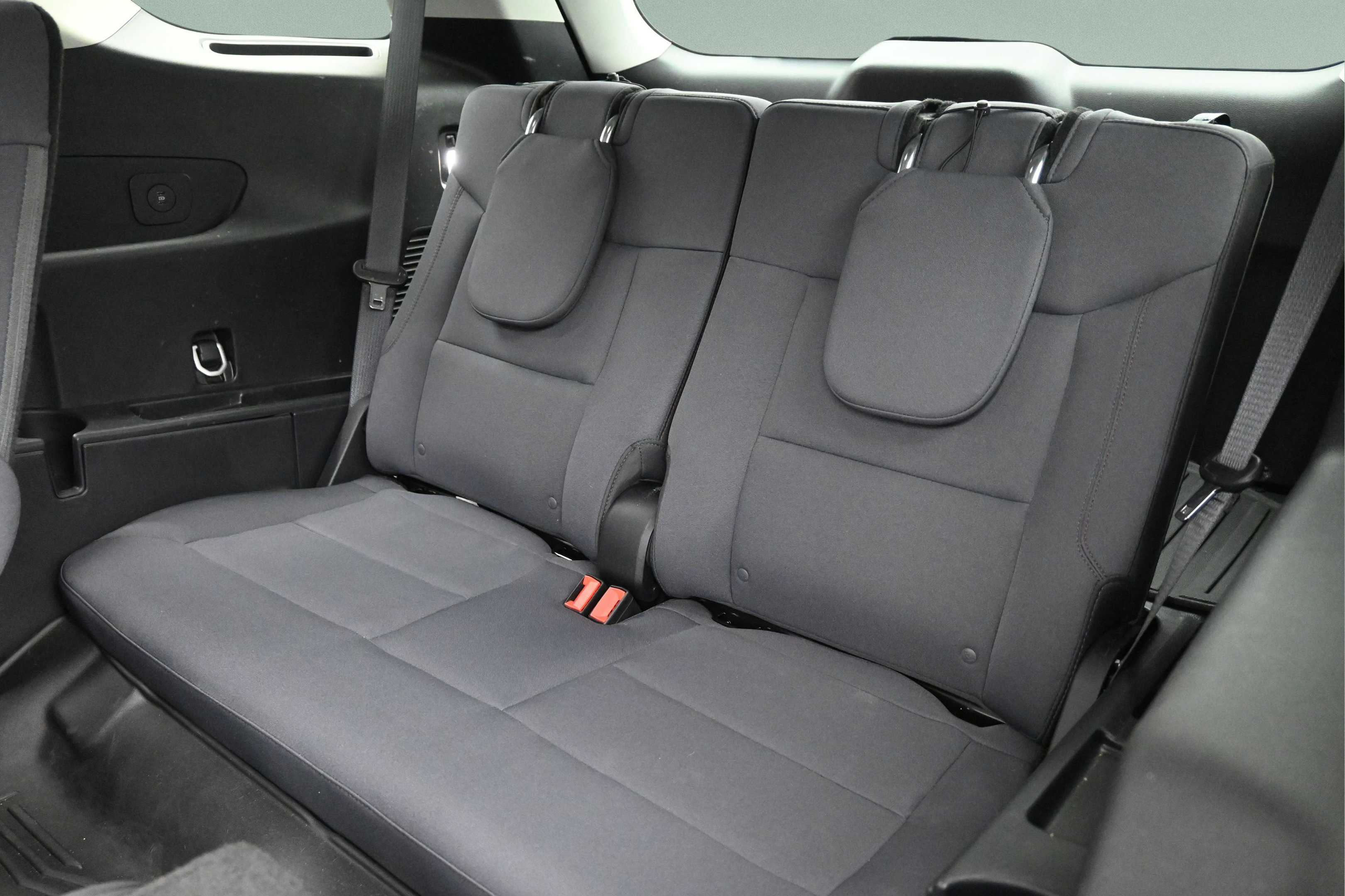 Used 2025 Ford Explorer Active RWD image 24