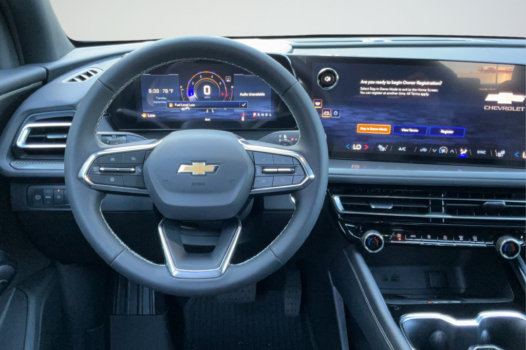 New 2027 Chevrolet Traverse LT w/ LPO, Floor Liner Package FWD image 11