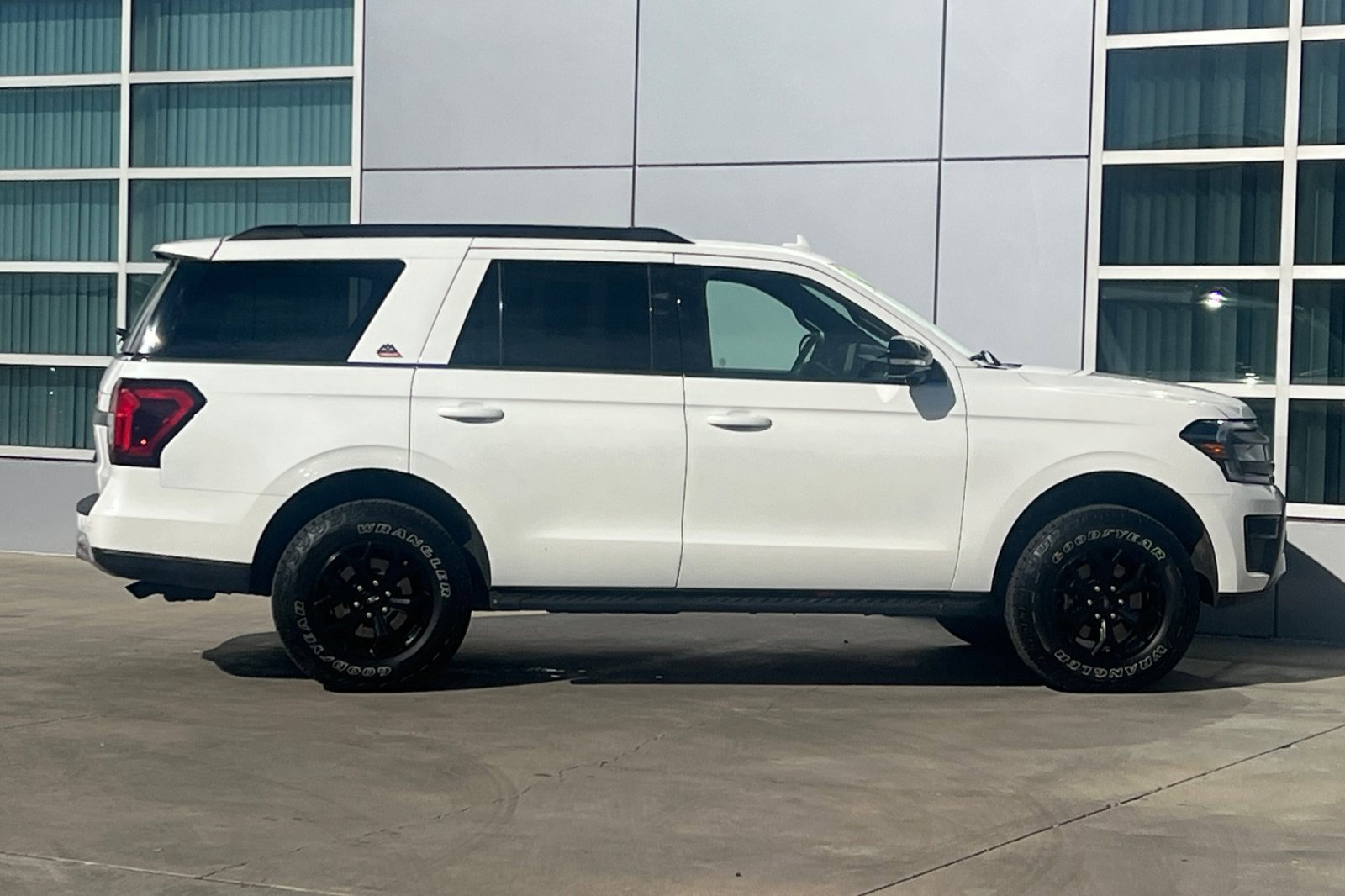 Used 2024 Ford Expedition Timberline image 3