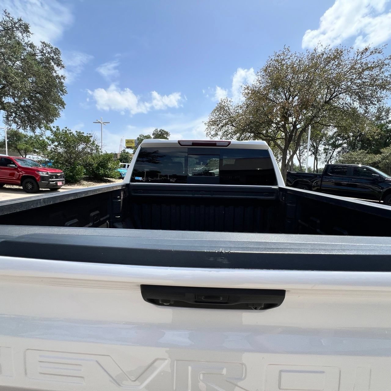 Certified 2024 Chevrolet Silverado 1500 LT Trail Boss w/ Convenience Package II AWD/4WD image 25