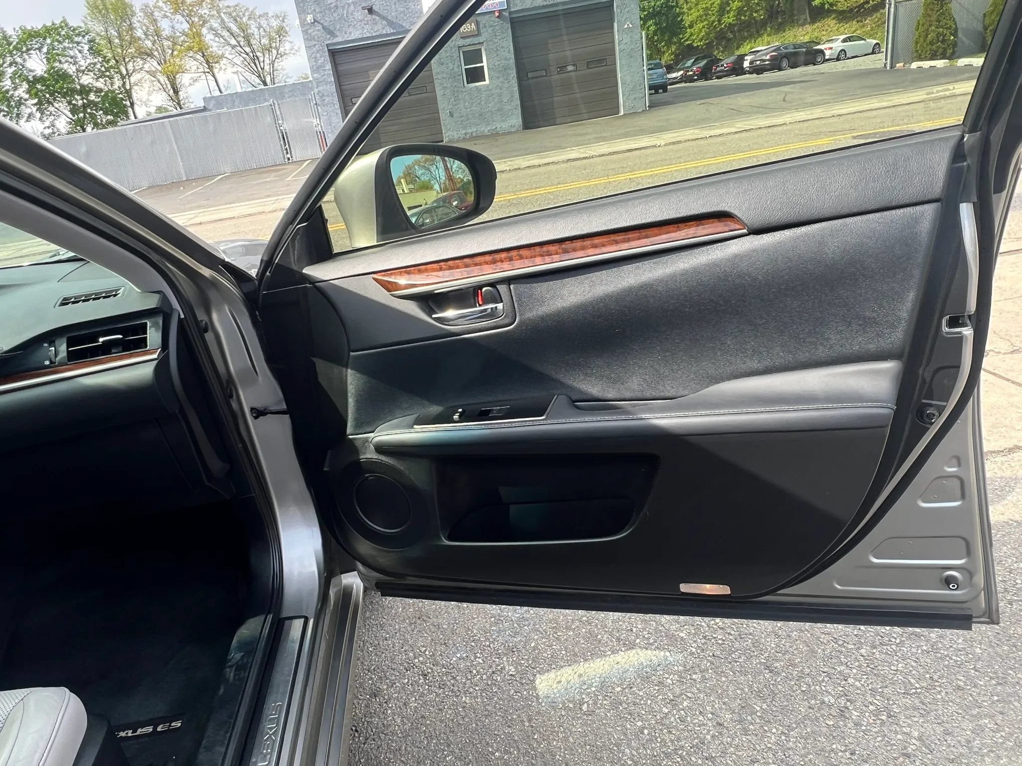 Used 2018 Lexus ES 350 w/ Luxury Package w/Wood Trim FWD image 30