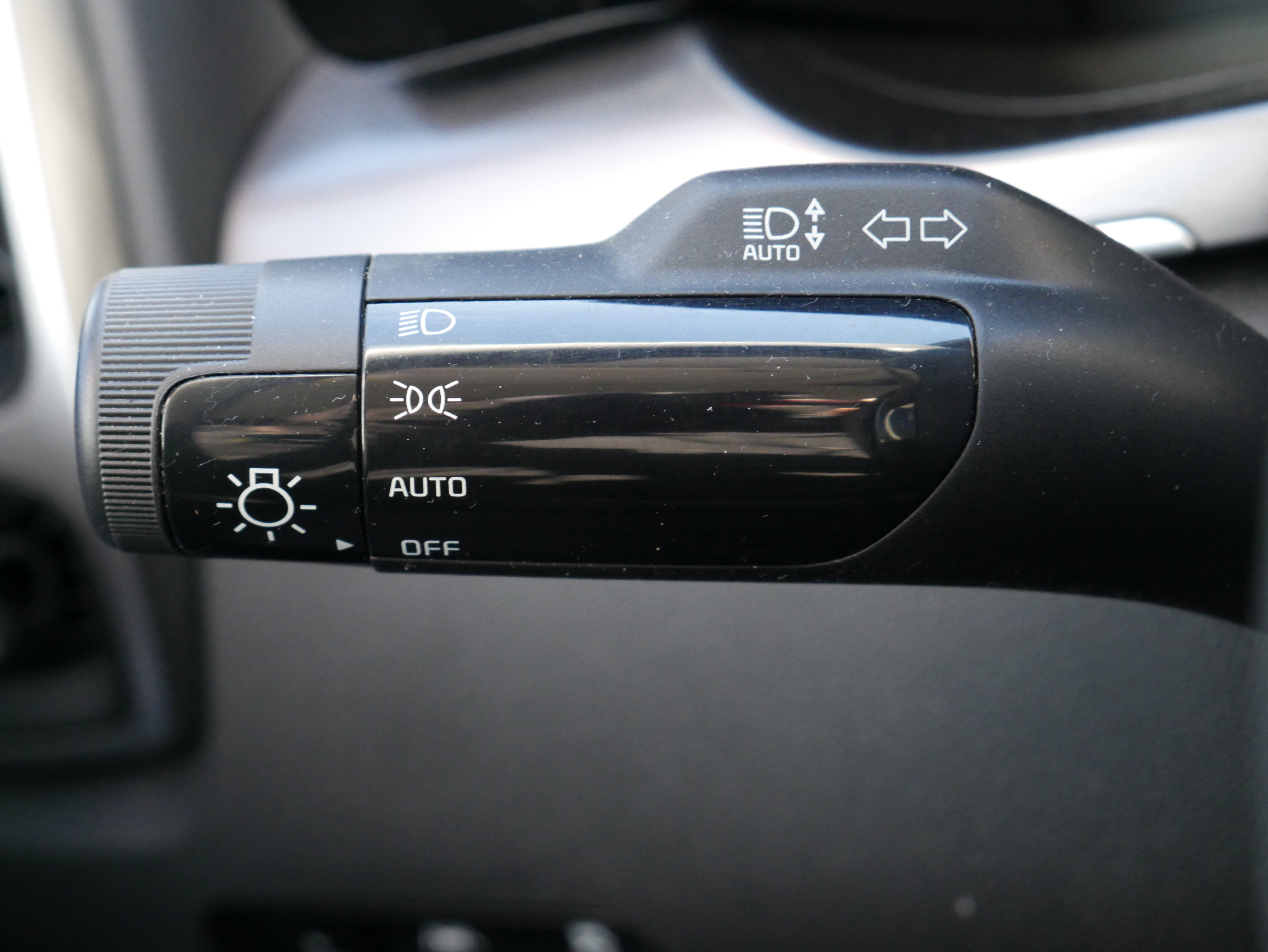 Used 2023 Kia Sorento LX image 25