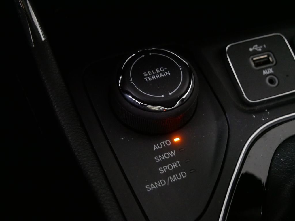 Used 2022 Jeep Cherokee Limited image 27