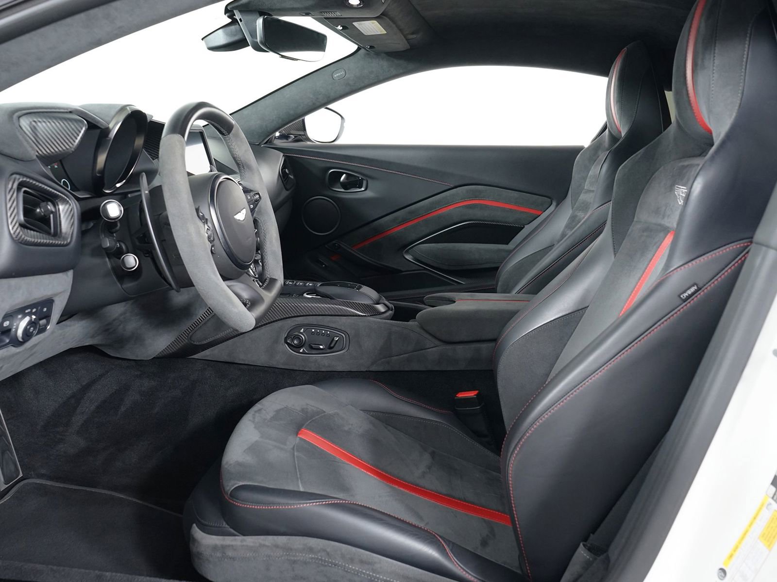Used 2023 Aston Martin V8 Vantage Coupe RWD image 5