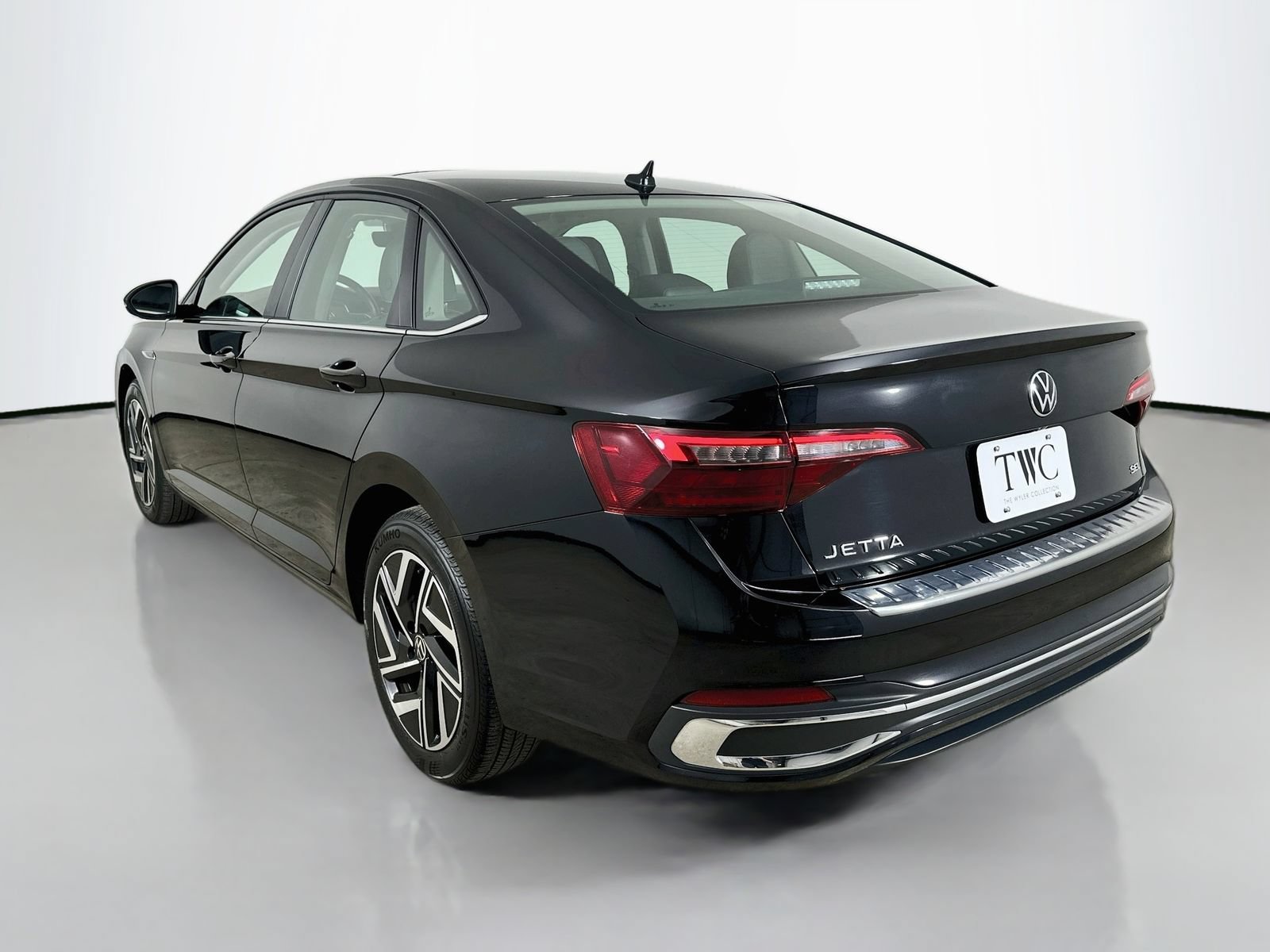 Used 2024 Volkswagen Jetta SEL FWD image 7