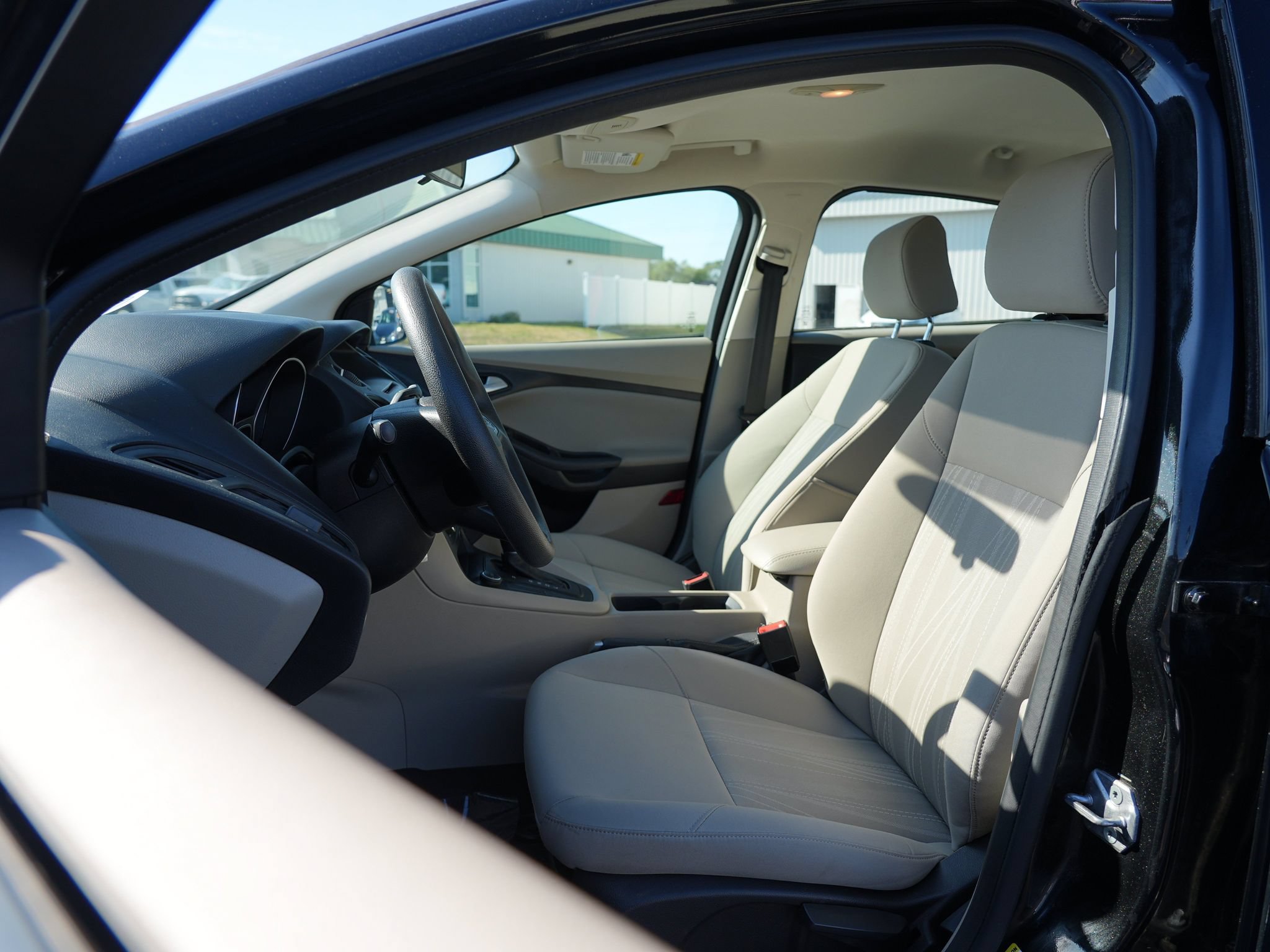 Used 2015 Ford Focus SE FWD image 13