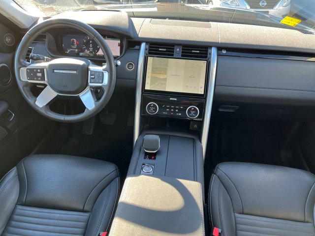 Used 2024 Land Rover Discovery S image 22