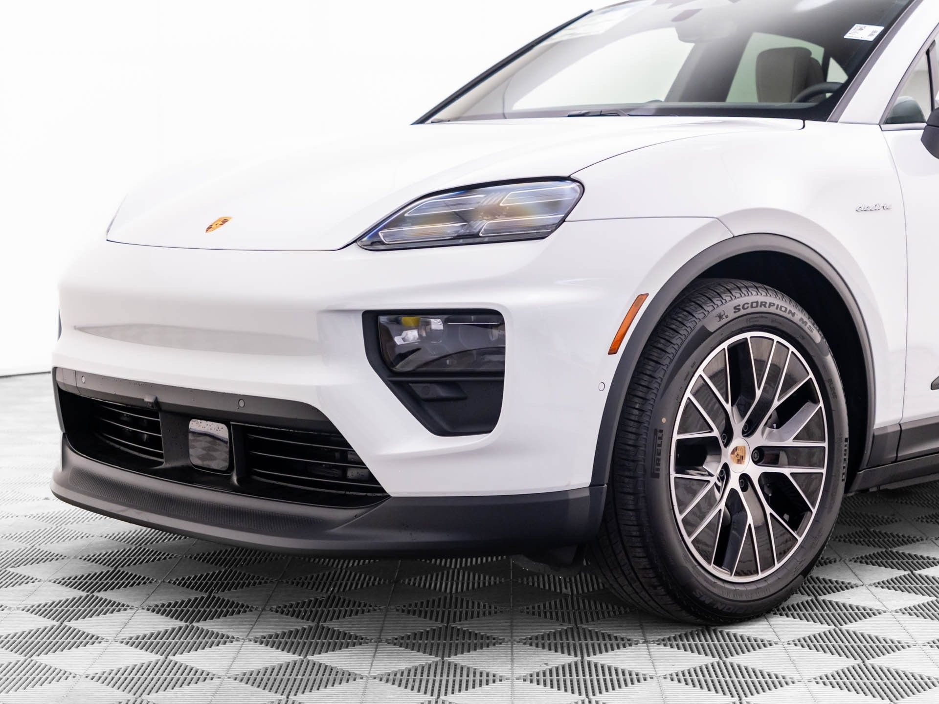 New 2026 Porsche Macan 4 Electric AWD/4WD image 39