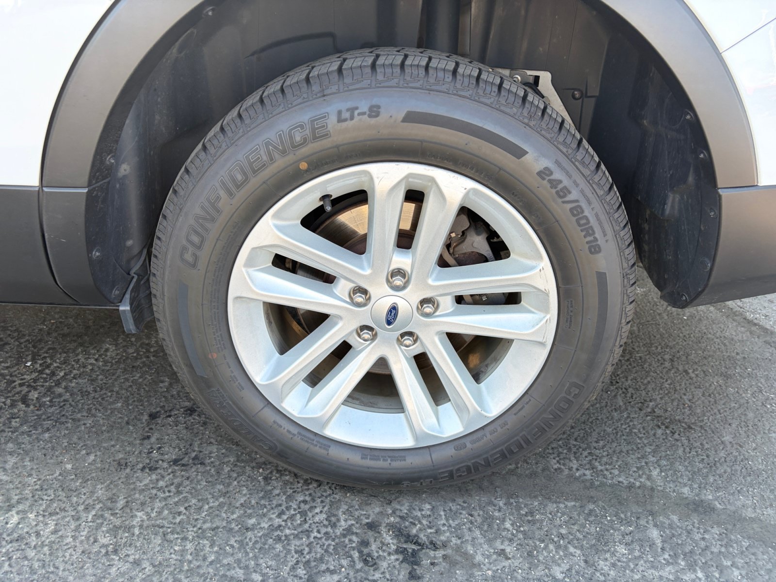 Used 2017 Ford Explorer 4WD w/ Class II Trailer Tow Package image 32