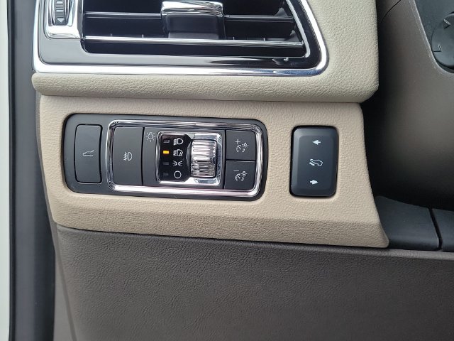 Used 2023 Lincoln Navigator Reserve RWD image 14
