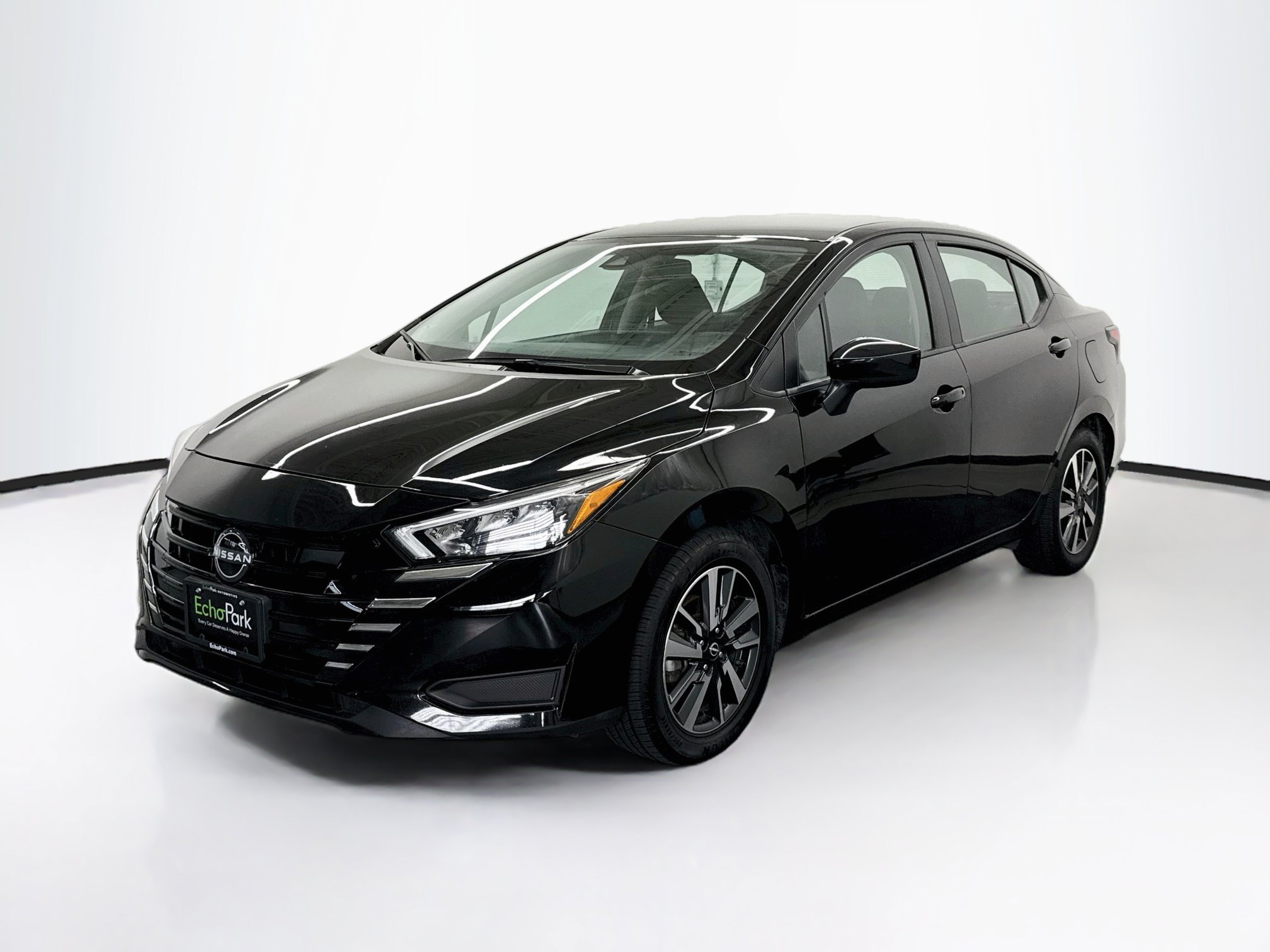Used 2025 Nissan Versa SV FWD image 3