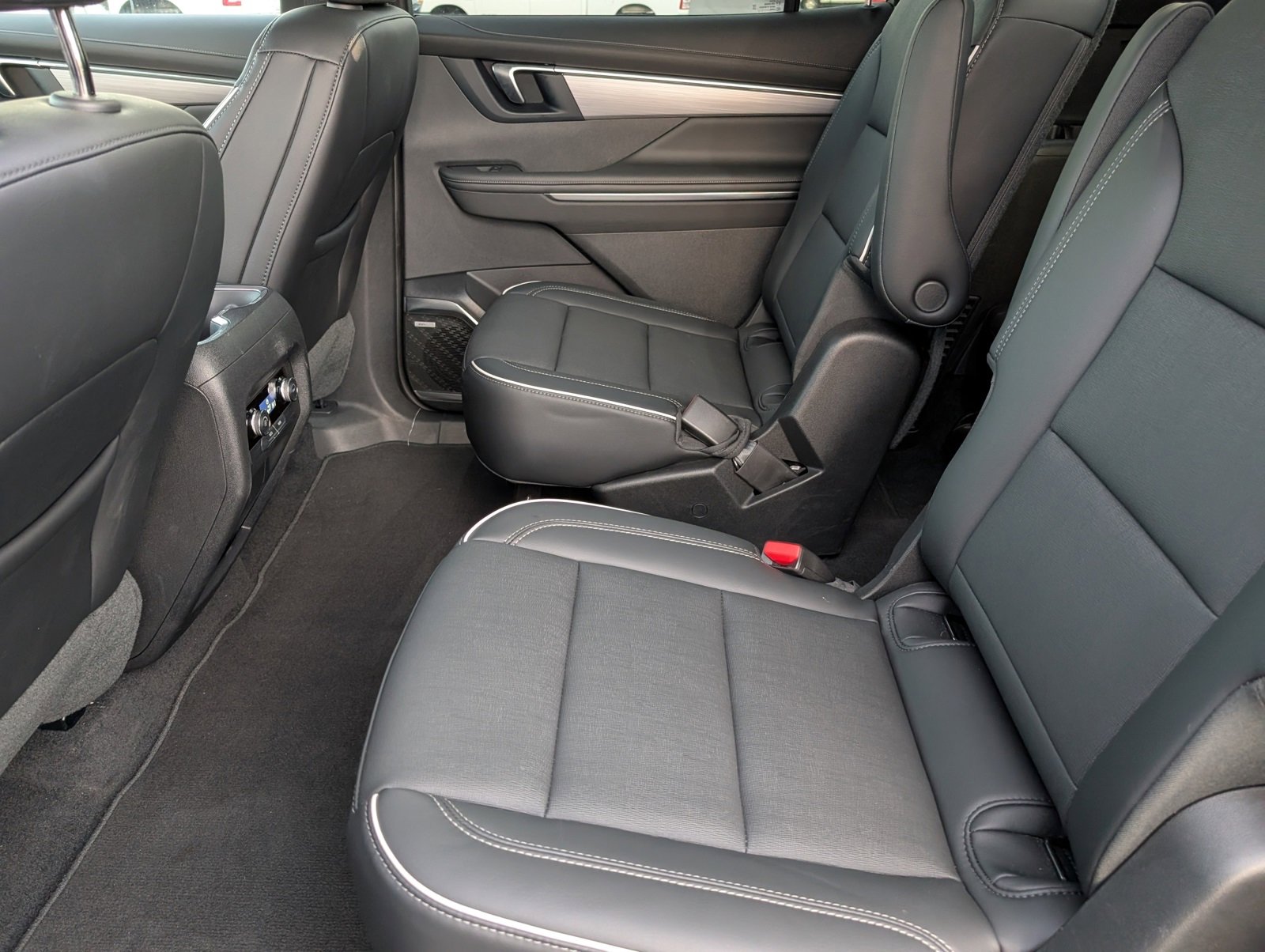 Used 2025 Buick Enclave Preferred image 4