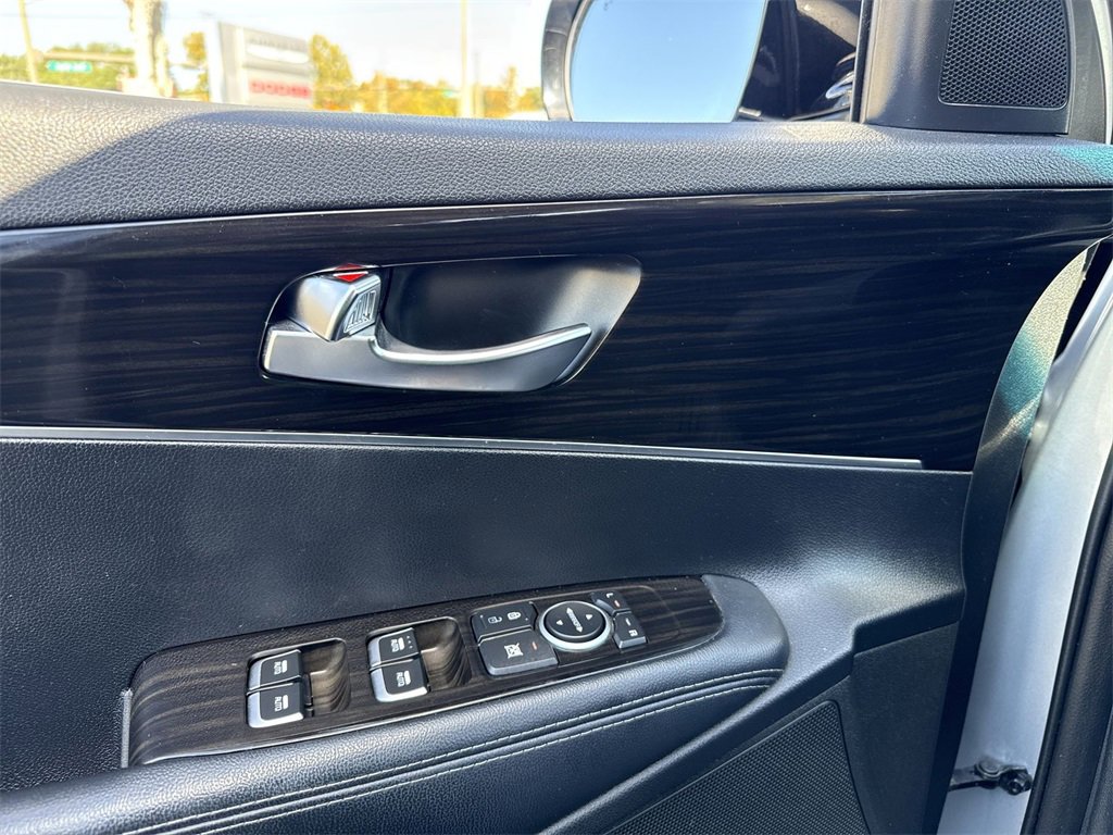 Used 2020 Kia Sorento LX image 12