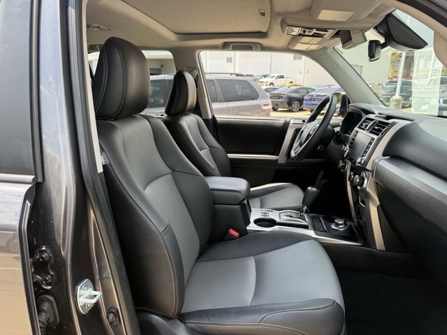 Used 2020 Toyota 4Runner SR5 Premium w/ Moonroof Package AWD/4WD image 29