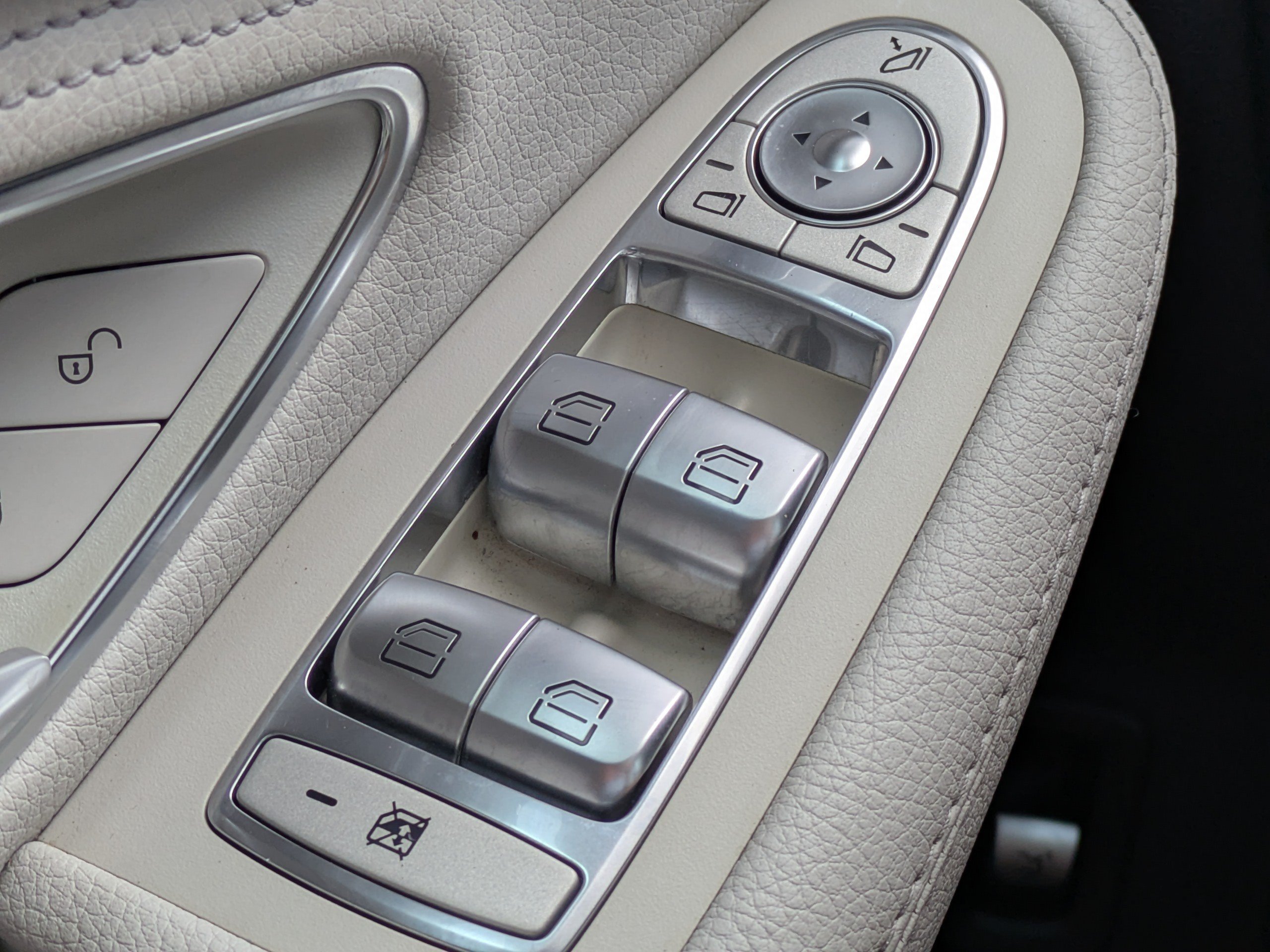 Used 2015 Mercedes-Benz C 300 4MATIC Sedan image 23