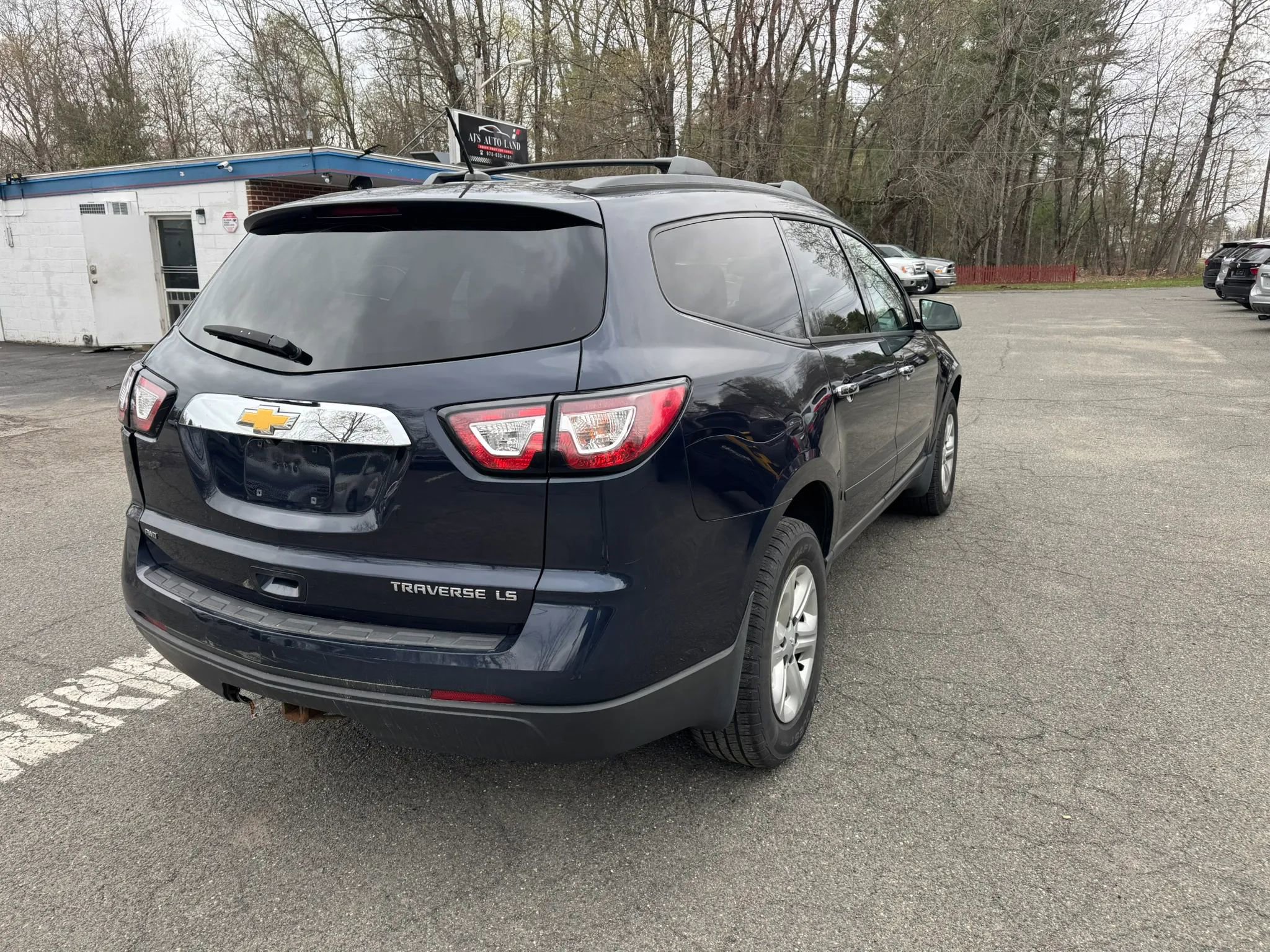 Used 2015 Chevrolet Traverse LS AWD/4WD image 3