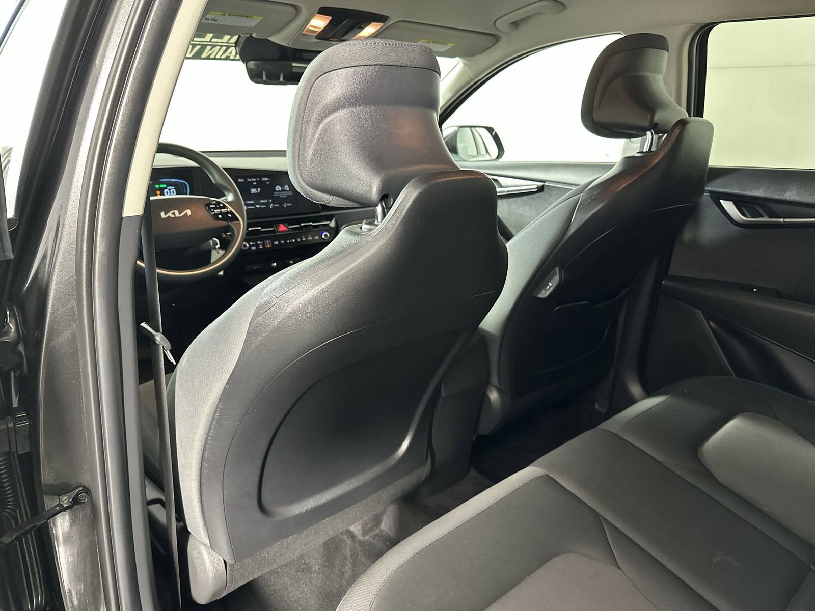 Used 2025 Kia Niro LX image 23