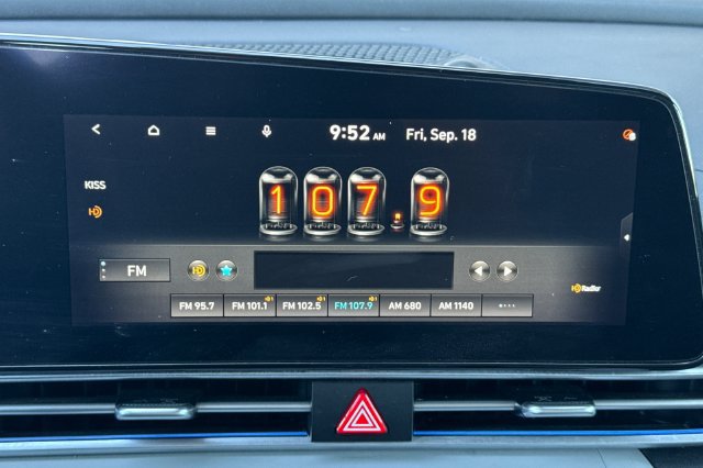 Used 2021 Hyundai Elantra Limited FWD image 22