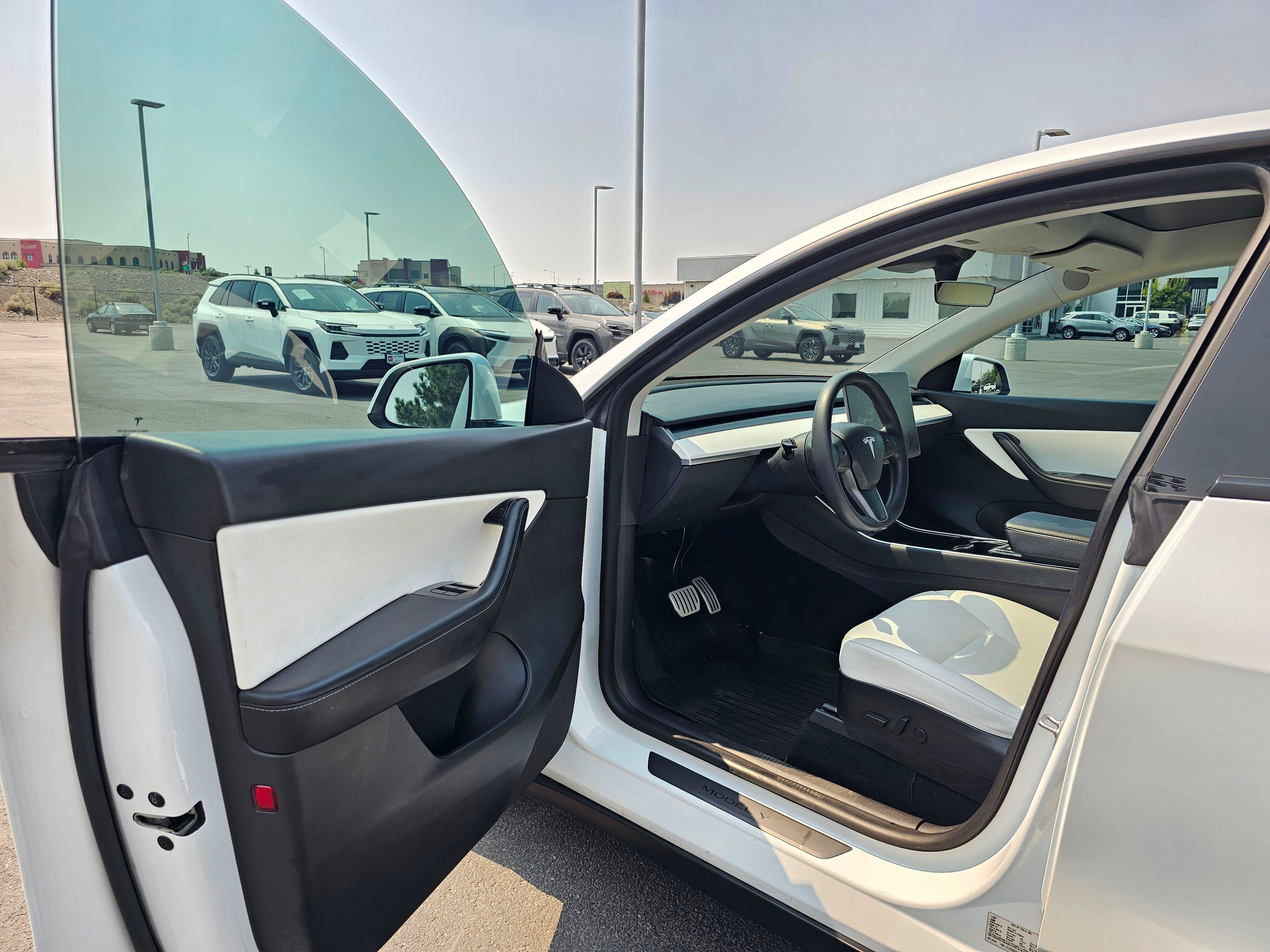 Used 2020 Tesla Model Y Performance AWD/4WD image 18