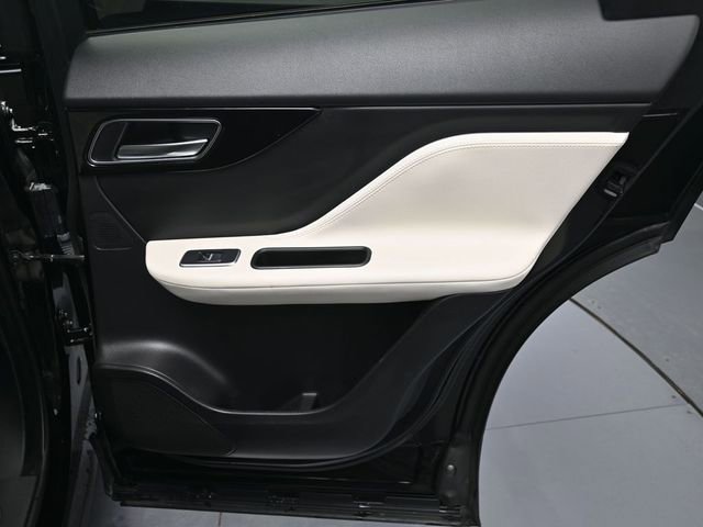 Used 2020 Jaguar F-PACE R-Sport image 34