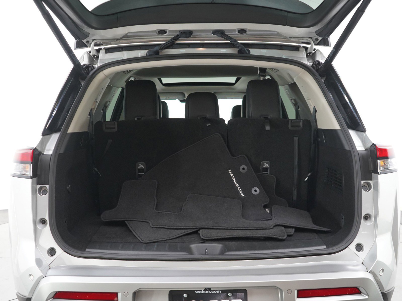 Used 2023 Nissan Pathfinder SL w/ SL Premium Package image 16