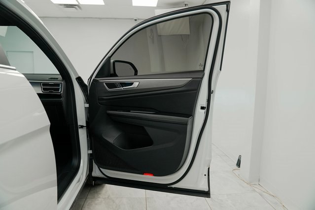 Used 2024 Volkswagen Atlas Cross Sport SE image 28