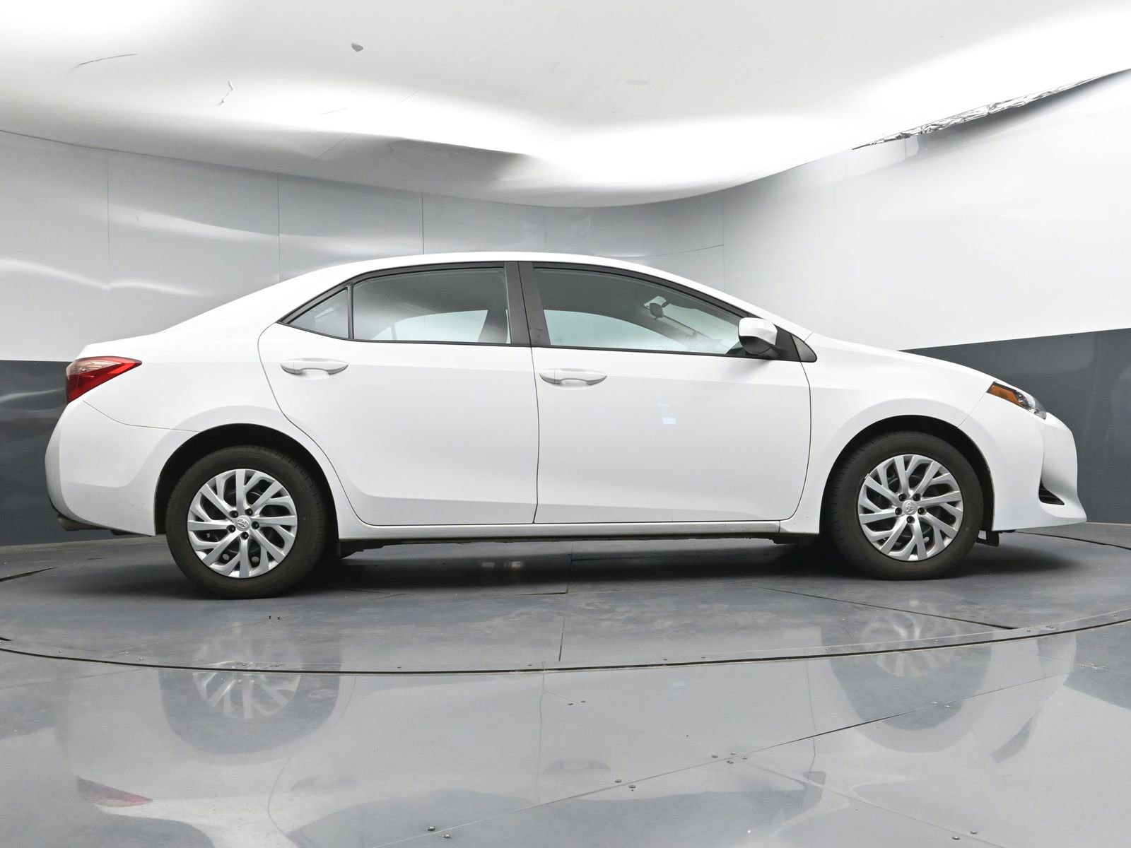 Used 2019 Toyota Corolla LE image 23