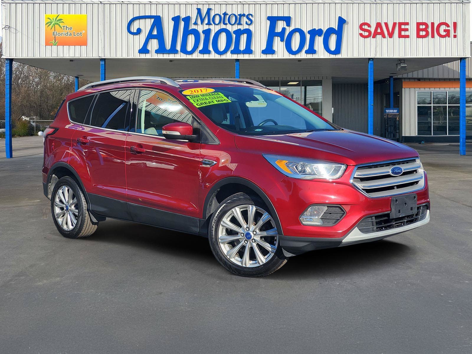 Used 2017 Ford Escape Titanium AWD/4WD image 1