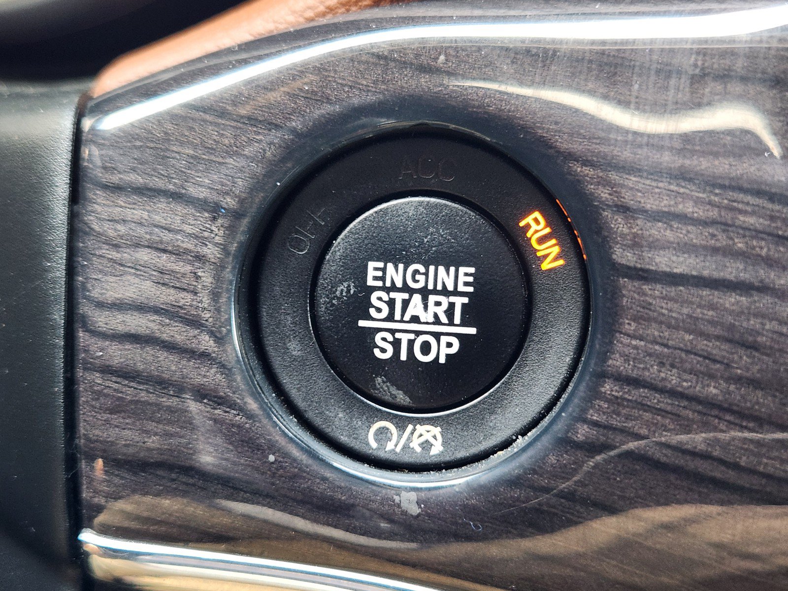 Used 2020 Jeep Grand Cherokee Overland RWD image 18