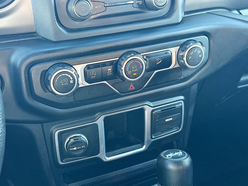 Used 2018 Jeep Wrangler Unlimited Sport image 14