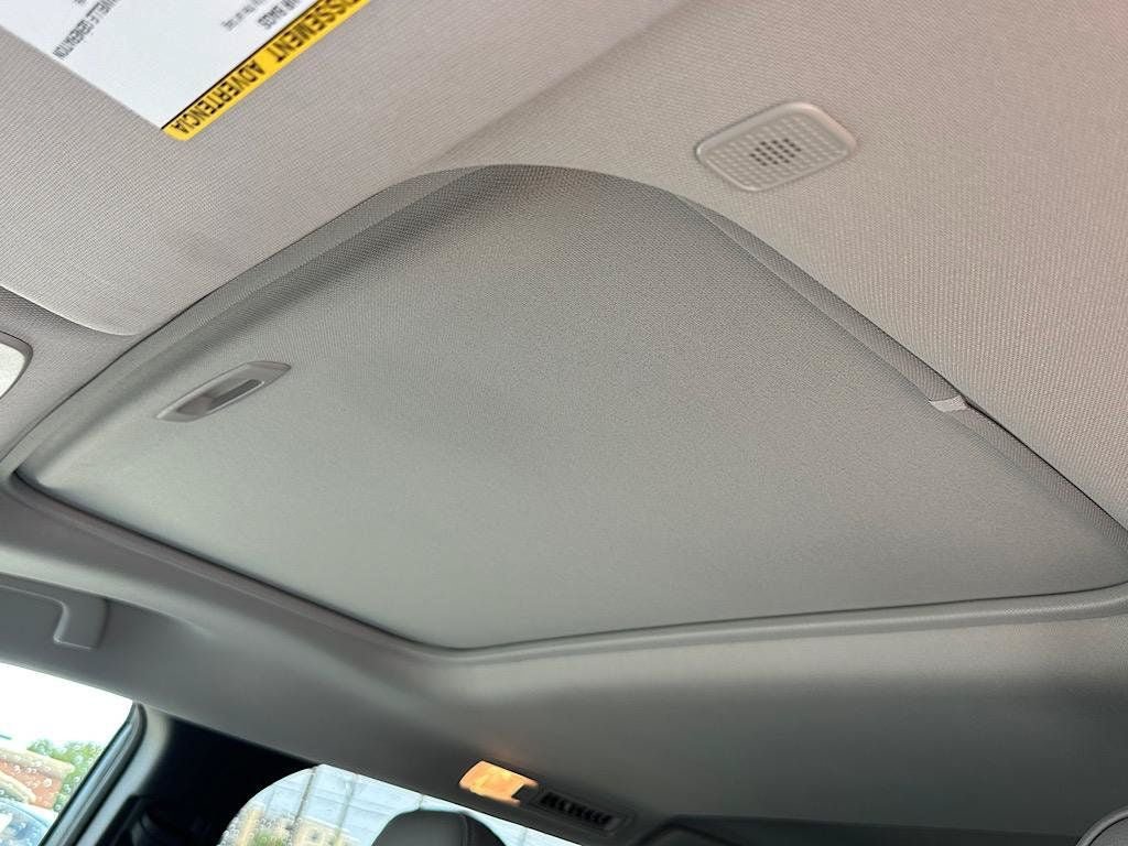 Certified 2025 Toyota Sienna XLE FWD image 29