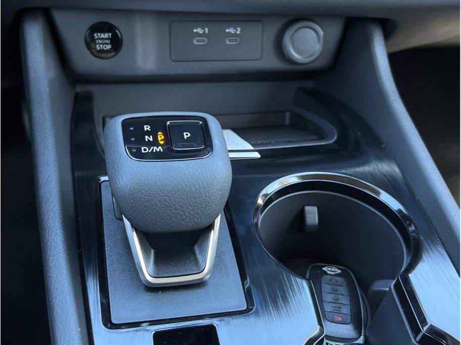 Used 2025 Nissan Rogue SV image 16