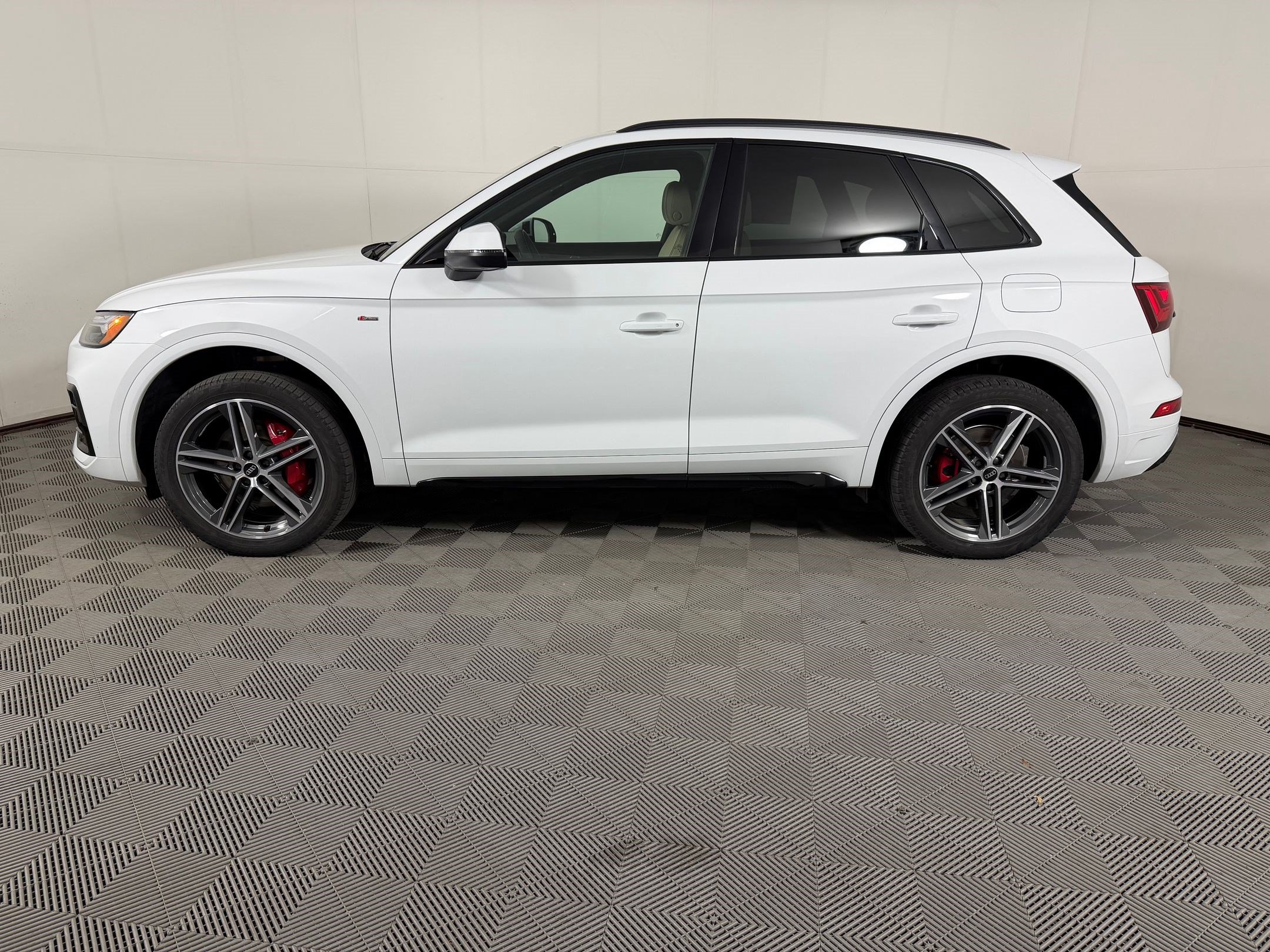 Certified 2024 Audi Q5 e Premium Plus AWD/4WD image 2