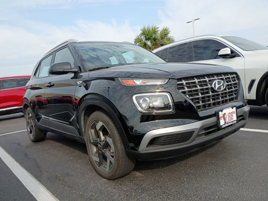 Used 2023 Hyundai Venue SEL w/ Cargo Package image 2