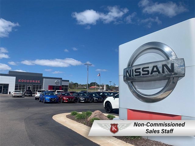 Used 2025 Toyota Camry SE w/ Convenience Package FWD image 39