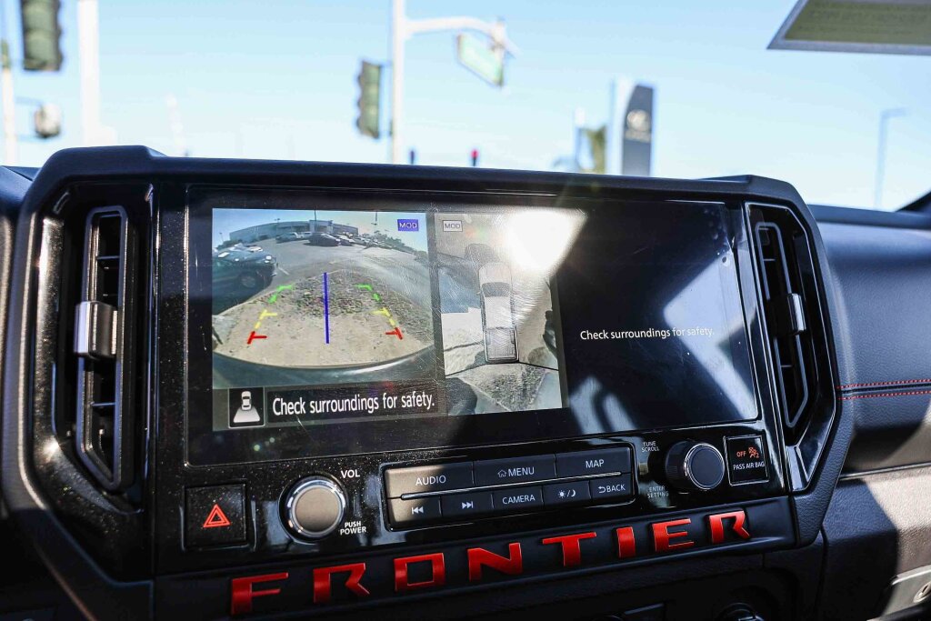 Used 2025 Nissan Frontier PRO-4X w/ Pro Premium Package image 16