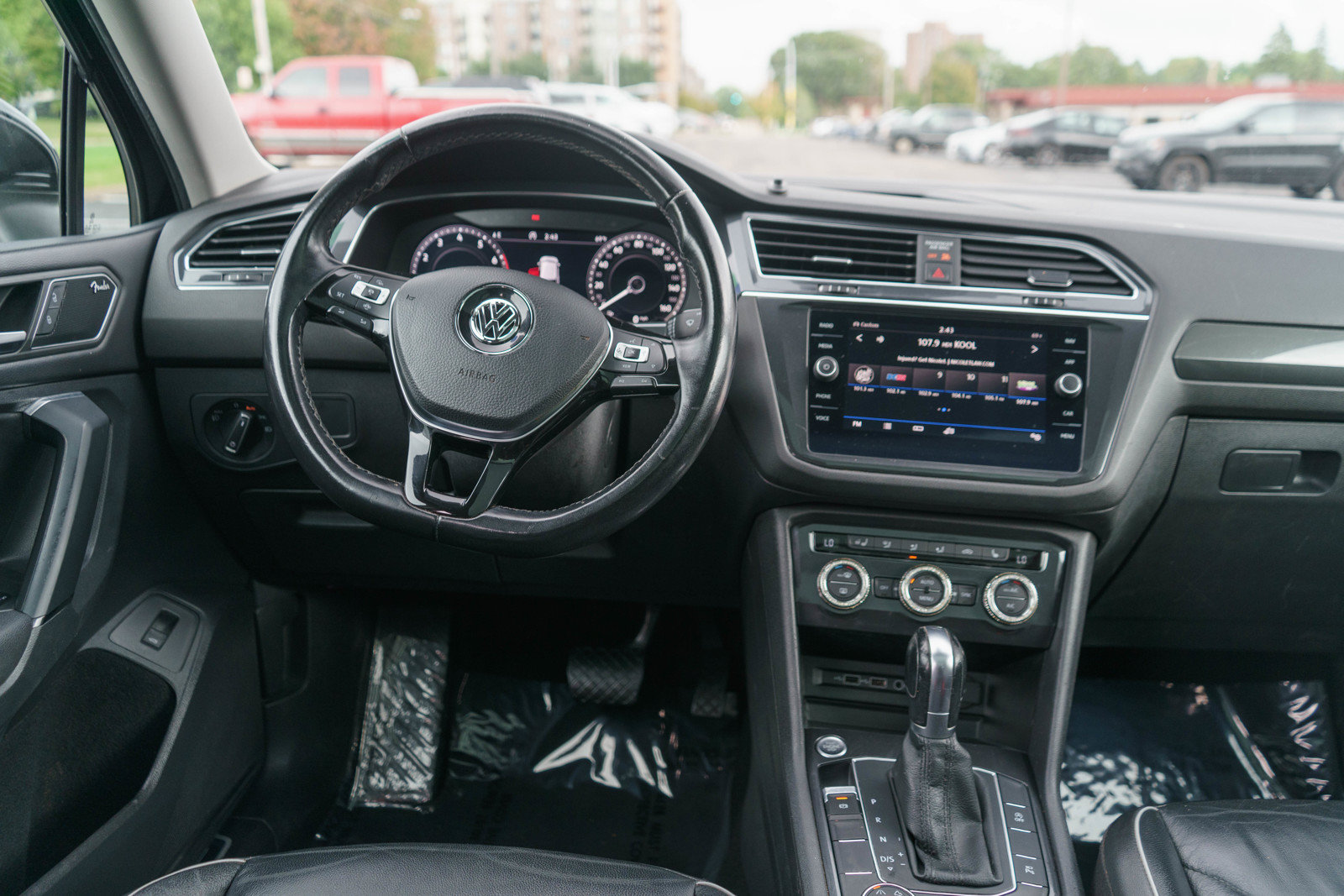 Used 2019 Volkswagen Tiguan SEL Premium w/ 3rd Row Seat Package AWD/4WD image 12