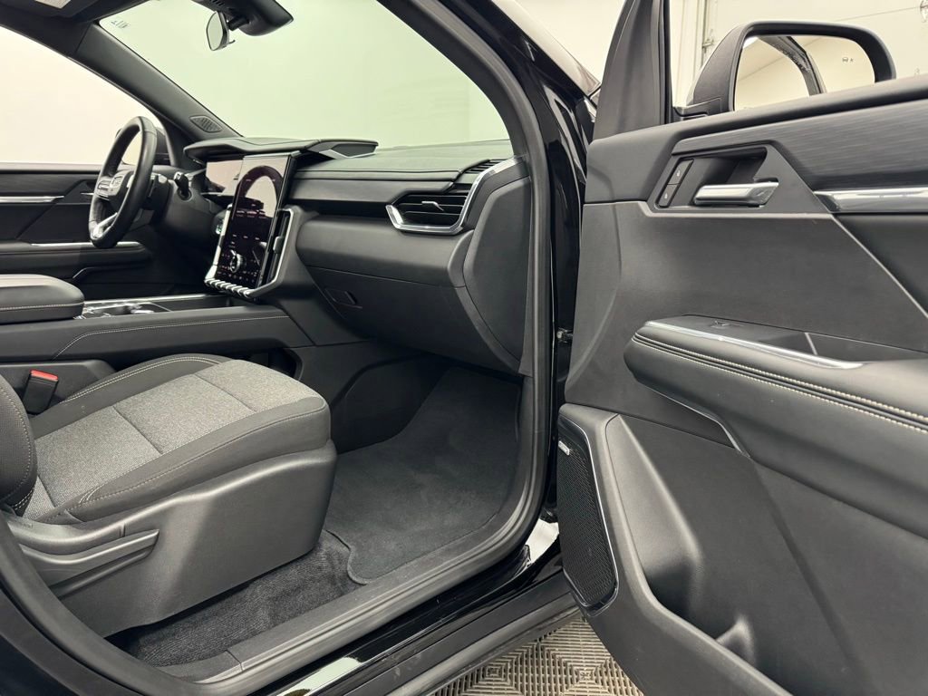 Used 2025 GMC Acadia Elevation image 32