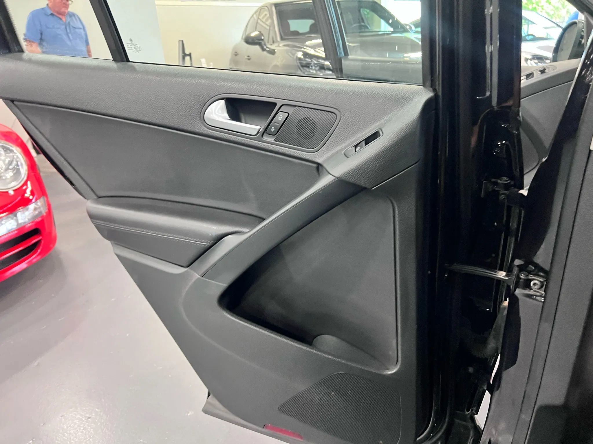 Used 2016 Volkswagen Tiguan S image 17