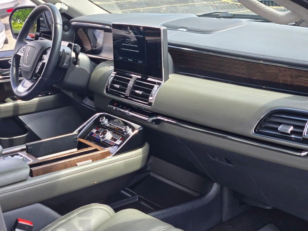 Used 2023 Lincoln Navigator Black Label AWD/4WD image 7