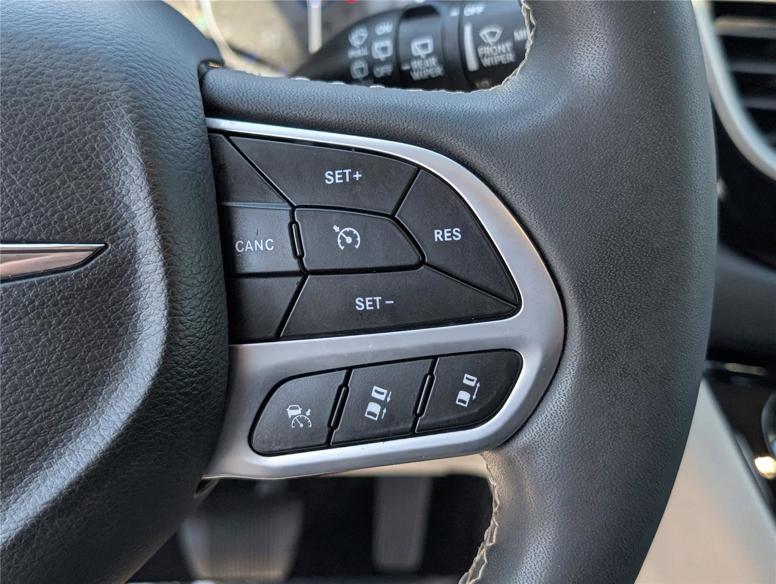 Used 2022 Chrysler Pacifica Touring-L FWD image 24