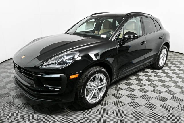 Used 2025 Porsche Macan image 1
