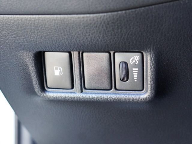 Used 2019 Toyota C-HR LE image 16