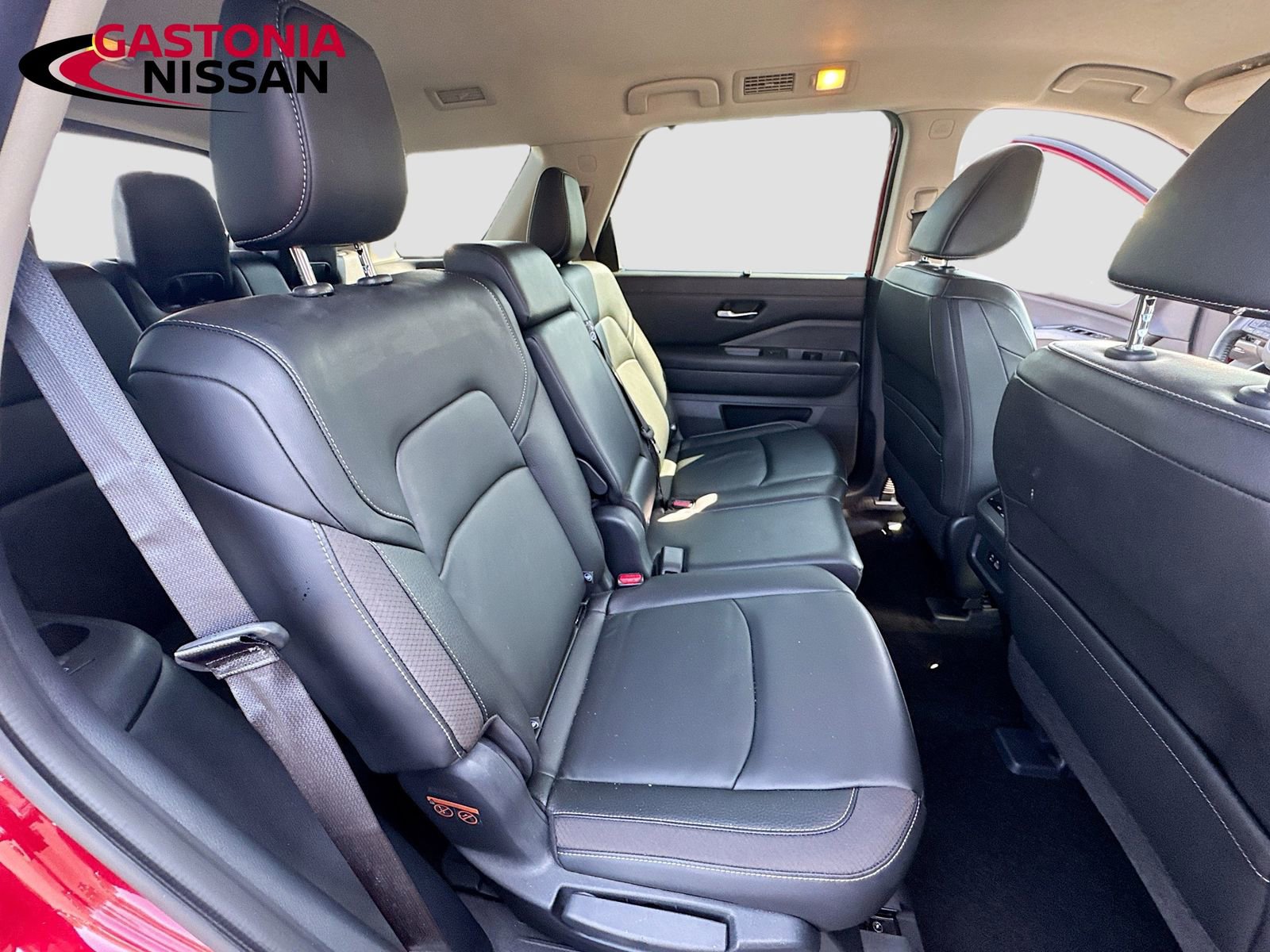 Used 2024 Nissan Pathfinder SL image 36